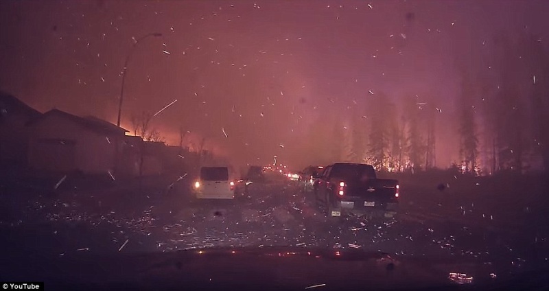 Fire spreads across canadian city 80,000 fleeing and evacuated 33e02211