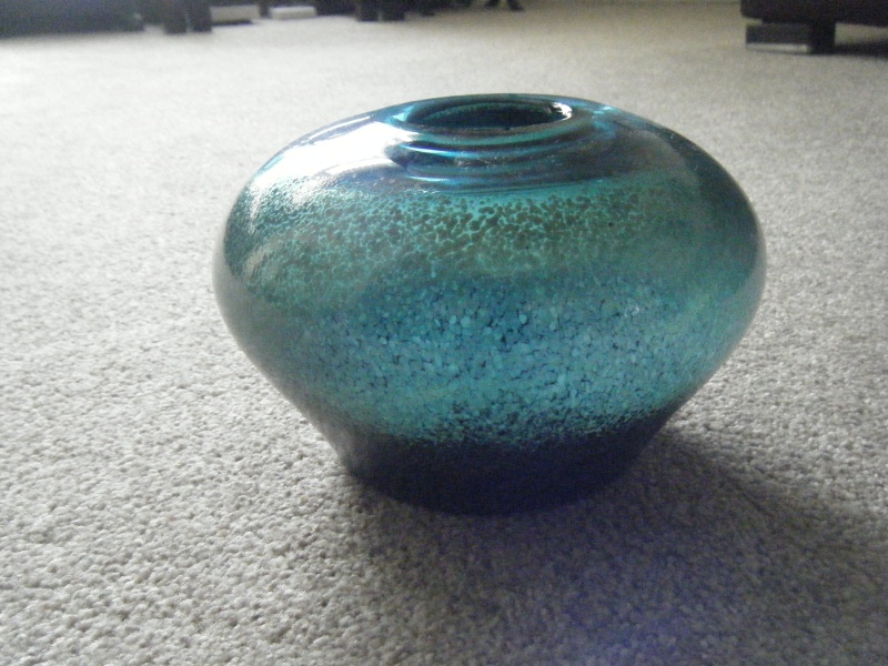 SQUAT GLASS VASE : UNSURE OF MAKER Dscf6113