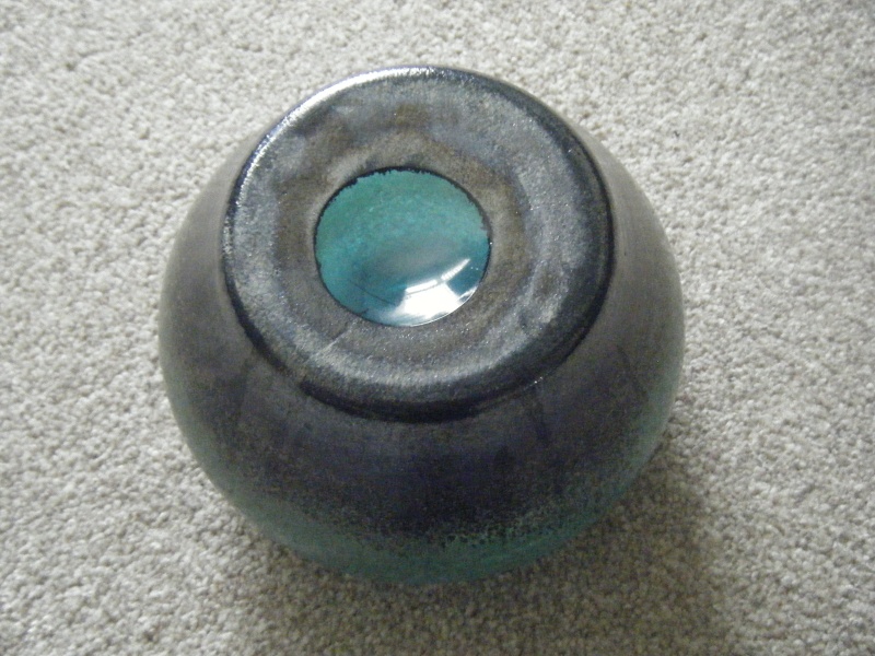 SQUAT GLASS VASE : UNSURE OF MAKER Dscf6114