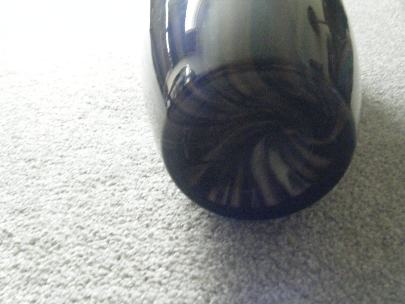 16" tall brown marbled glass vase : weighs 2.8kg Dscf6118