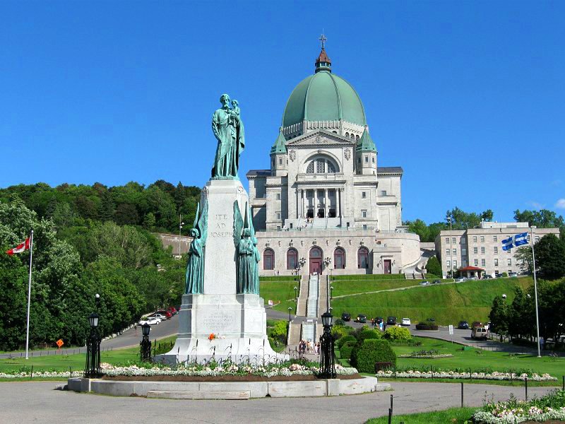 La croix, la vue et l'Orgue de l'Oratoire St-Joseph a Montrèal au Québec Oratoi10