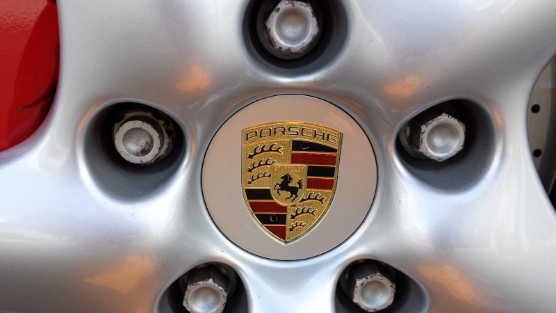 recherche centres de roue logo porsche 20160436