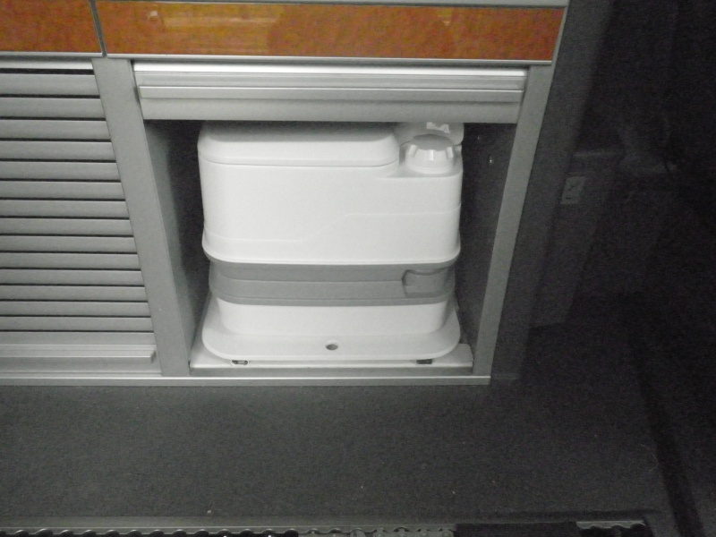 Tiroir coulissant pour WC chimique P4230110
