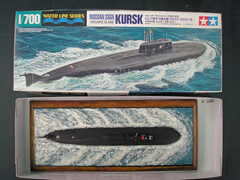 [TAMIYA] Sous marin nucléaire lanceurs de missiles russe Classe OSCAR II K 141 KURSK en mer ... 1/700ème Réf 31906 112