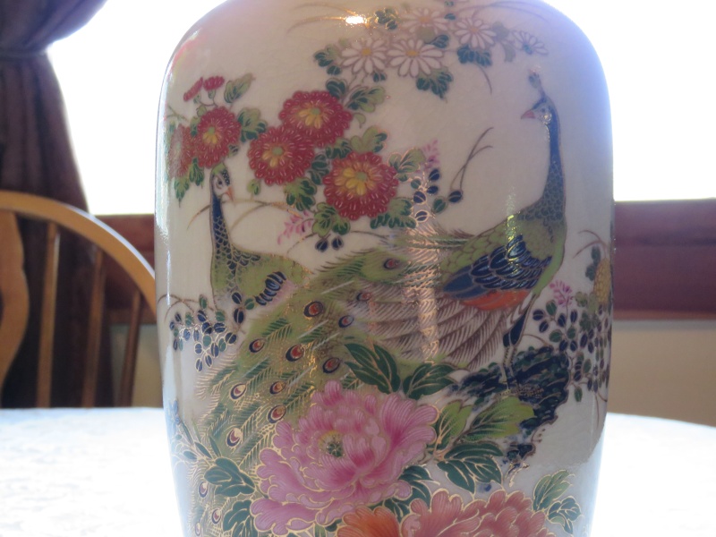 Japanese Kutani vase Img_0052