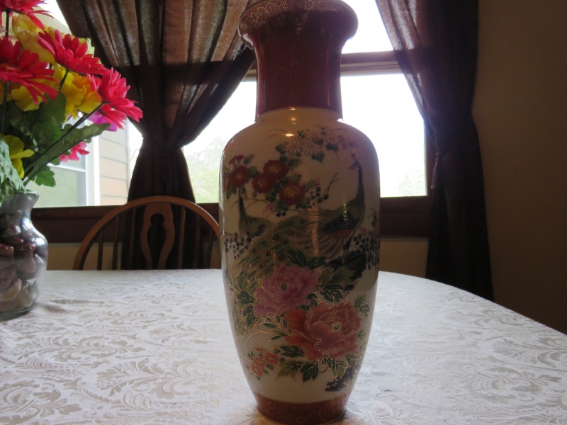 Japanese Kutani vase Img_0053