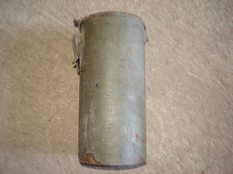 quelq'un pourrait il m'aider a identifier mon pot a graisse ww1/ww2 ??? Dsc00020