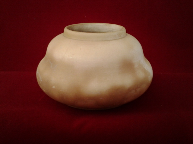 Royal Oak Pottery/Crown Lynn hand potted no 202 20160444