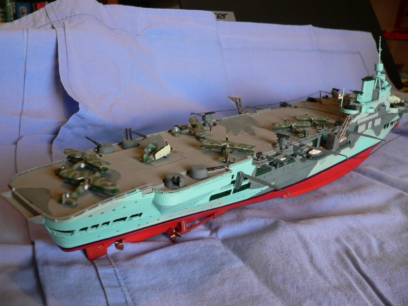 Porte-avions HMS ILLUSTRIOUS Réf 81089 Illust30
