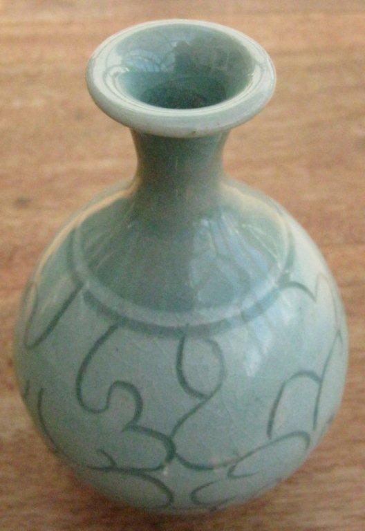 Small Celadon vase - Korean Img_6714
