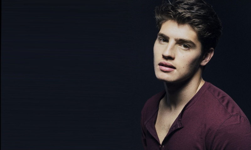 Gregg Sulkin :Height,Weight,Body Statistics,Net Worth and Girlfriends Gregg-10