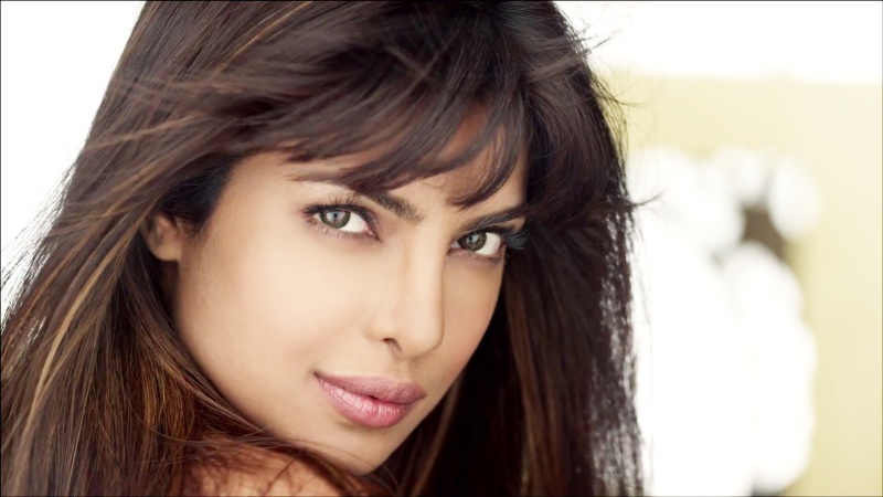 Priyanka Chopra: Height, Weight, Net worth and Body Statstics Pc110