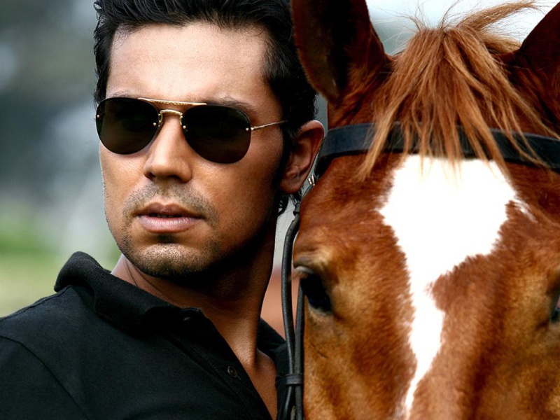 Randeep Hooda: Height, Weight, Body Statstics and Relationships Randee10