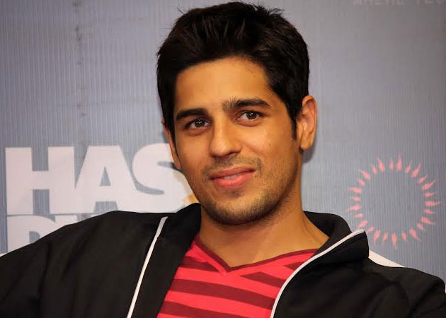 Sidharth Malhotra: Height, Weight, Net Worth, Girlfriends and more Sidhar10