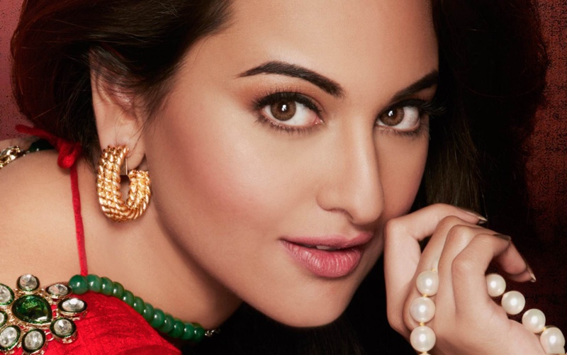 Sonakshi Sinha: Height, Weight, Net Worth, Boyfriends and more Sonaks10