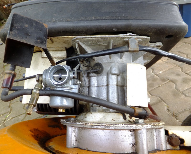 Carburateur  sur Tondeuse débroussailleuse TRV 502 P Dscf0013