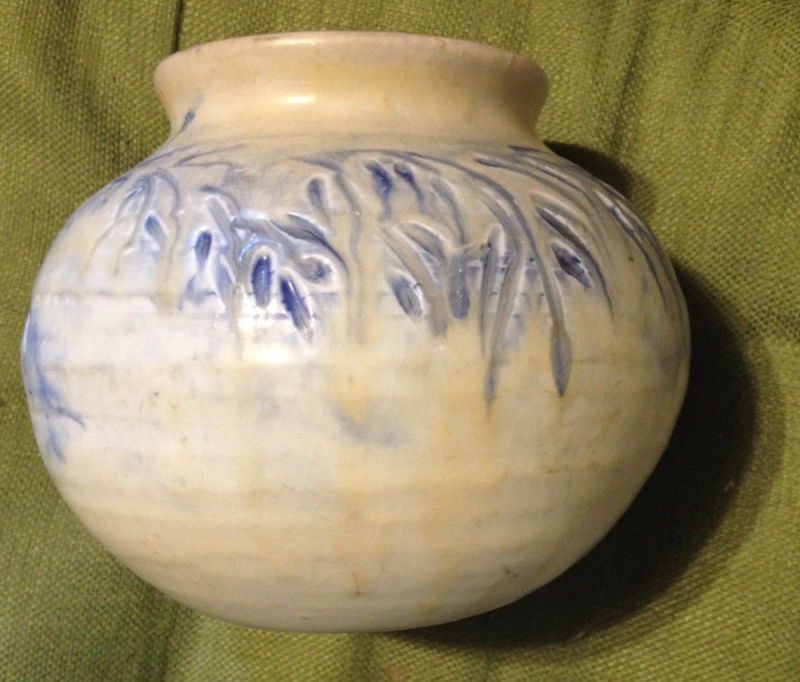 Mystery art pottery vase  by "LOU"? Lou310