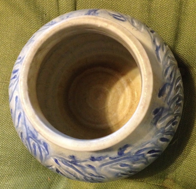 Mystery art pottery vase  by "LOU"? Lou610