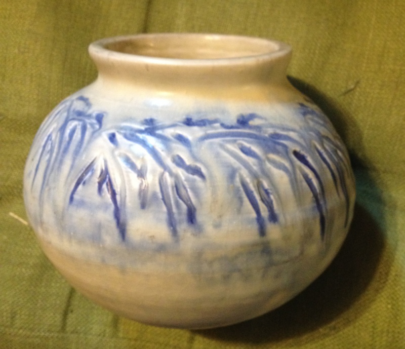 Mystery art pottery vase  by "LOU"? Lou710