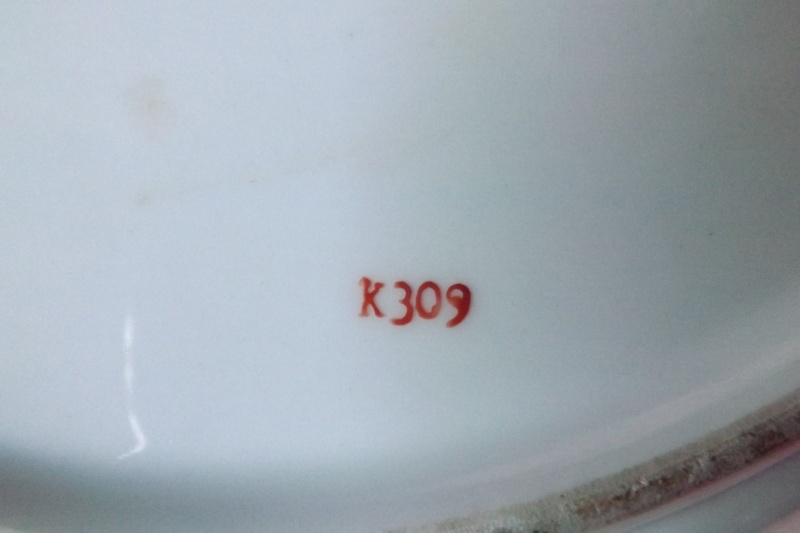 Assiette pocelaine rouje chine ou Japon à identifier Dscf2235