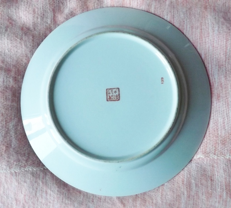 Assiette pocelaine rouje chine ou Japon à identifier Dscf2237