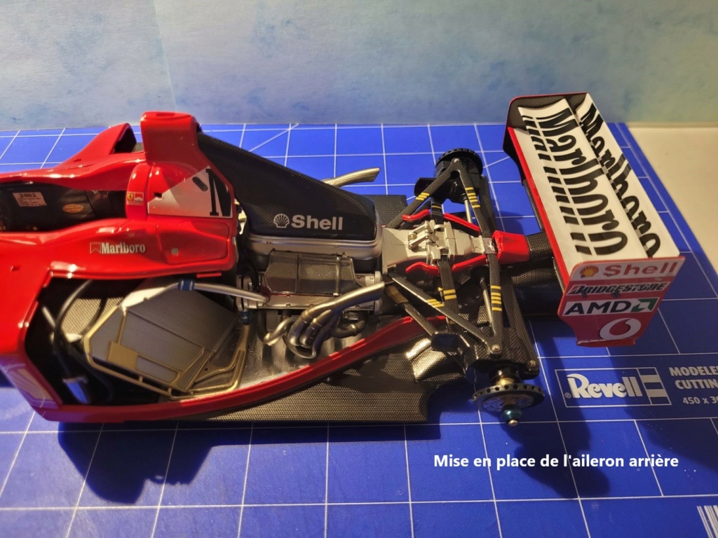 FERRARI F2002 REVELL 1/12ème 12012