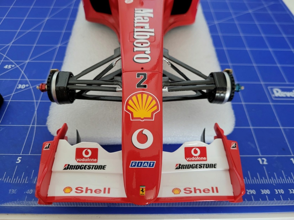 FERRARI F2002 REVELL 1/12ème - Page 2 13813