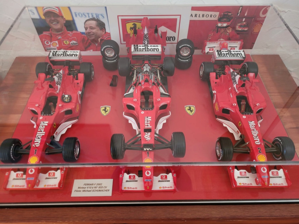 FERRARI F2002 REVELL 1/12ème 18610