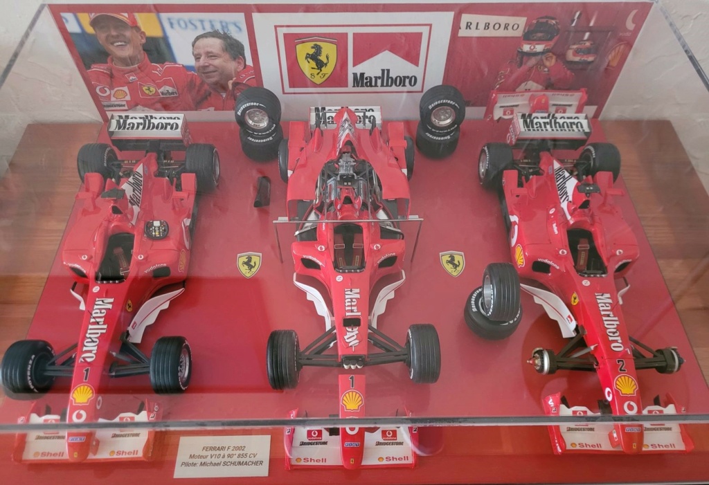 FERRARI F2002 REVELL 1/12ème 19115