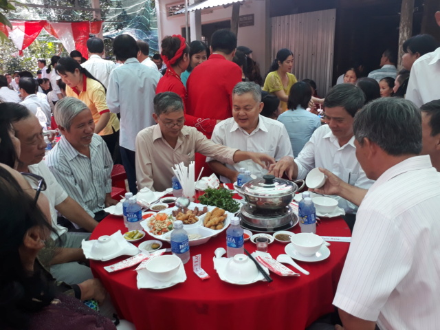 Hình đi đám cưới con anh Kiệt 20191241