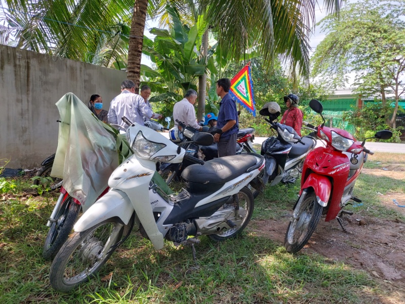 Ngày 16/4/2021, đi đám tang mẹ chị Thương 20210412