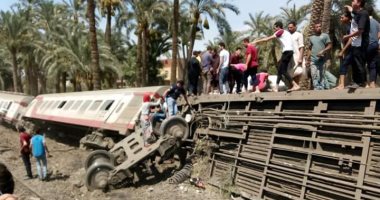 انقلاب قطار الصعيد وهروب السائق والدفع بفرق حماية مدنية و أنباء عن ضحايا 20180710