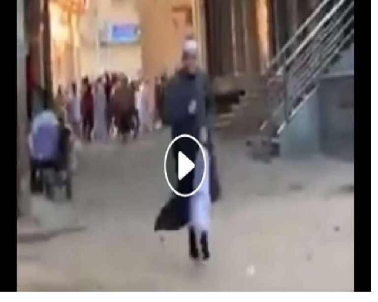 بالفيديو الشرطة تطارد طالب أزهرى أم الناس لصلاة العيد فى ساحة  2222010