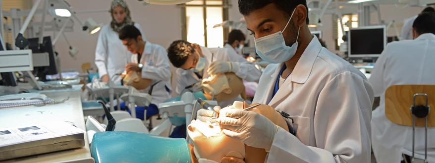 للطلاب الجدد – كلية طب الفم و الأسنان الدراسة بها و أقسامها و مستقبلها فى سوق العمل Aa_i_e10