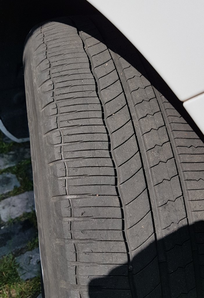 Gomme sur les pneus avant qui s'arrache - Page 9 20180810