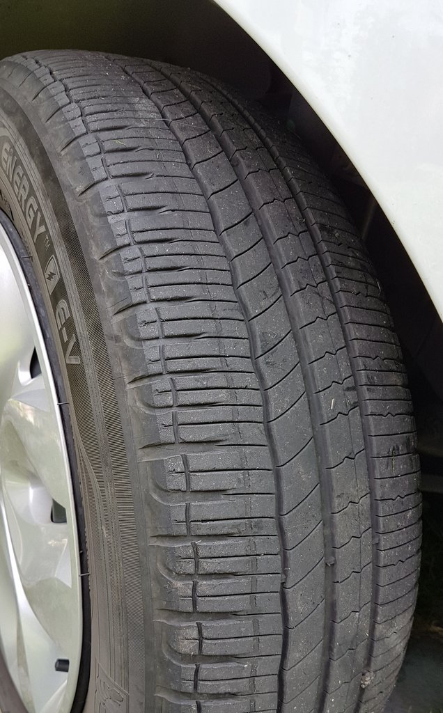pneu usure exterieur - Gomme sur les pneus avant qui s'arrache - Page 9 20180812
