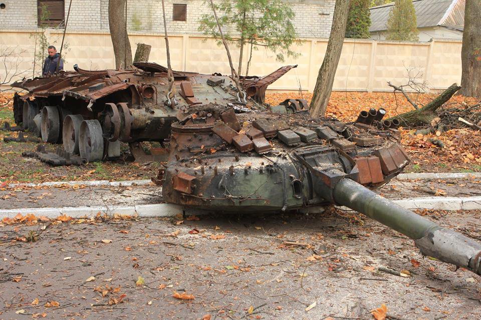 У посольства РФ в Берлине поставят подбитый русский танк 79985410