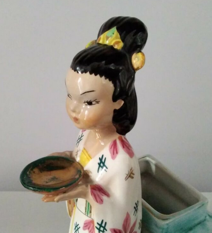 Firgurine d'une petite chinoise  en céramique italienne Capt1134