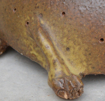 Pot verseur ou pichet couvert forme oiseau  en grès marque à l'oxyde en dessous à identifier Capt1150