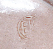 Théière signée EK et symbole main Capt3258