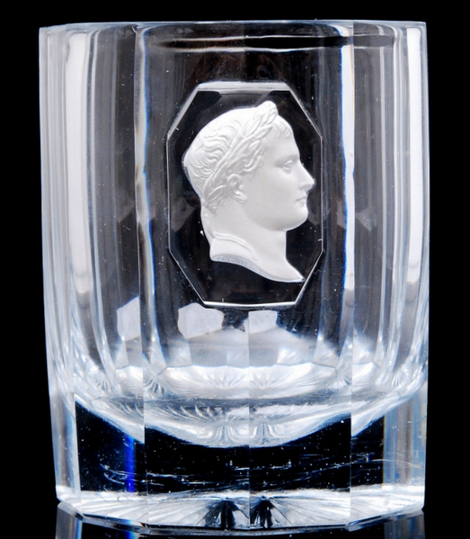 Gobelet en cristal avec profil de Napoléon : datation ? Origine ? Capt4495