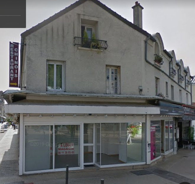 Une rue de Juvisy,, un défilé, un personnage yeux bandés .... - Page 5 Captu825