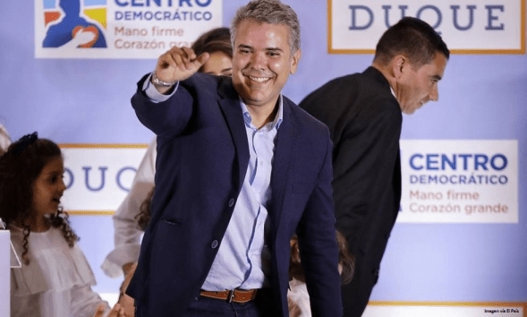 Iván Duque, el candidato de Álvaro Uribe y la derecha gana la presidencia de Colombia 2018-032