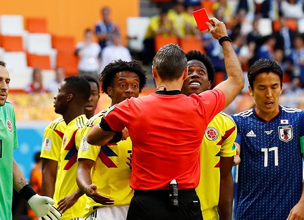 Regresa el crimen a Colombia: Amenazan de muerte a Carlos Sánchez por la tarjeta roja que le sacaron en el Mundial 2018-049