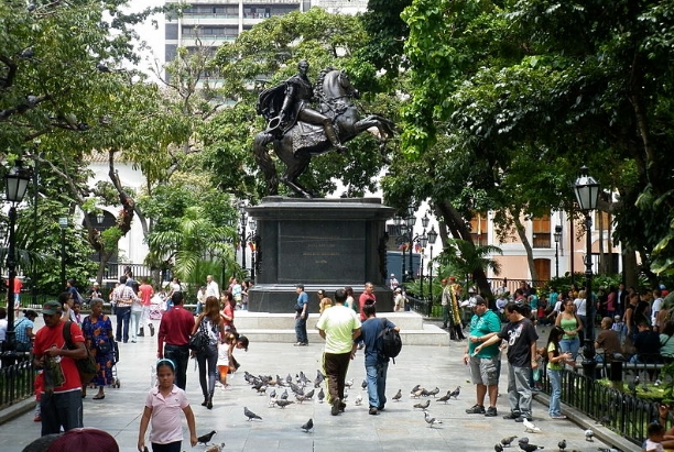 Gran mayoría de los venezolanos rechazan sanciones de EEUU, refleja una encuesta de Hinterlaces 2018-056