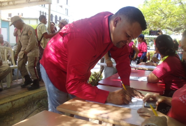 Fosión Machado, el alcalde plasmó su rúbrica anti imperialista Fosión Machado