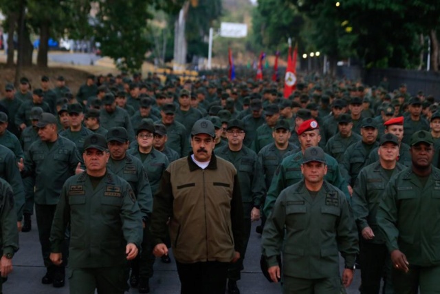 Presidente Nicolás Maduro y militares