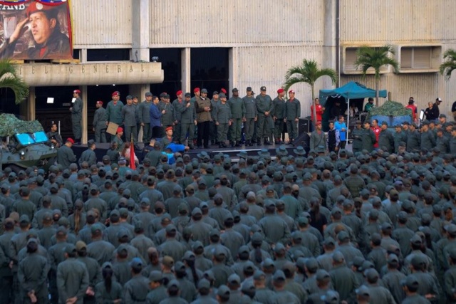 El presidente de Venezuela, Nicolás Maduro y militares