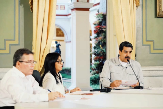 Maduro aprobó más de 293 millones de euros para la compra de insumos y medicamentos de alto costo Dirjnz10