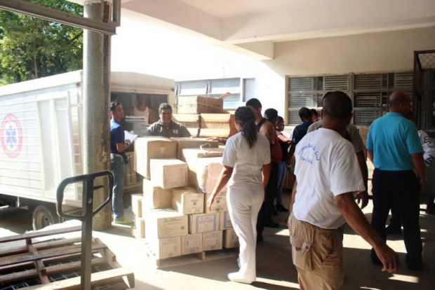 Que no se las roben las mafias: 16 toneladas de medicamentos se distribuirán en 18 hospitales Entreg10